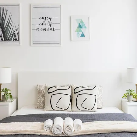 Exclusive Downtown Dream By Prestige Gallery Apartment