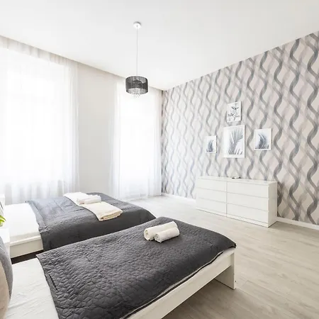 Exclusive Downtown Dream By Prestige Gallery Apartment