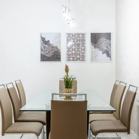 Exclusive Downtown Dream By Prestige Gallery Apartment